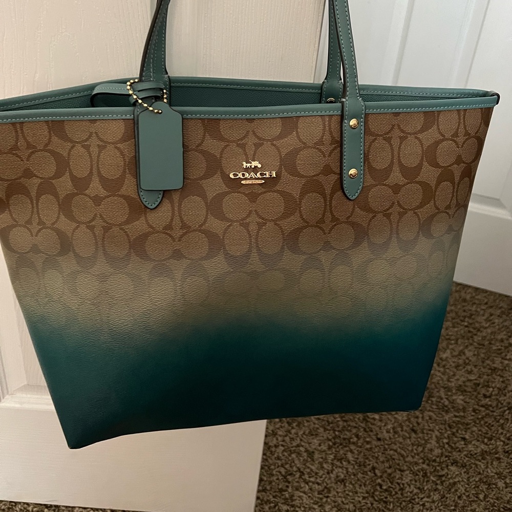 Authentic Coach bag- in great used condition. Reversible for 2 styles